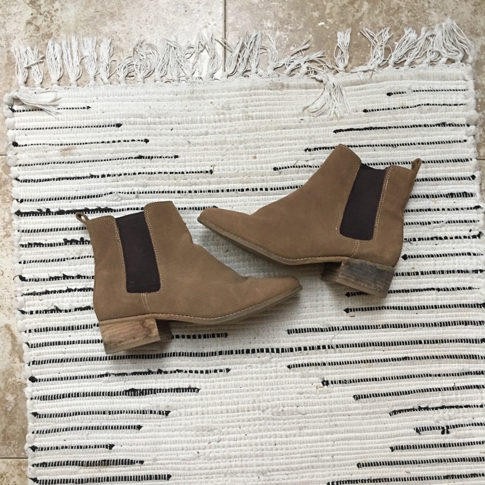 Suede Chelsea boots, size 8